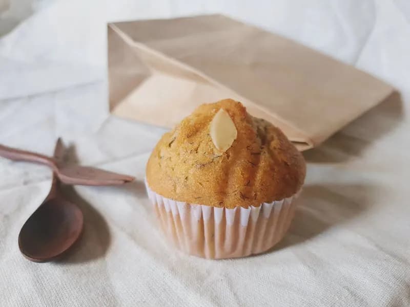 Petite pâtisserie dorée et moelleuse
